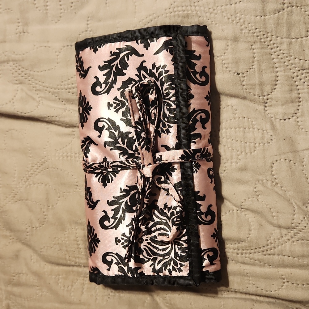 Travel jewelry organizer